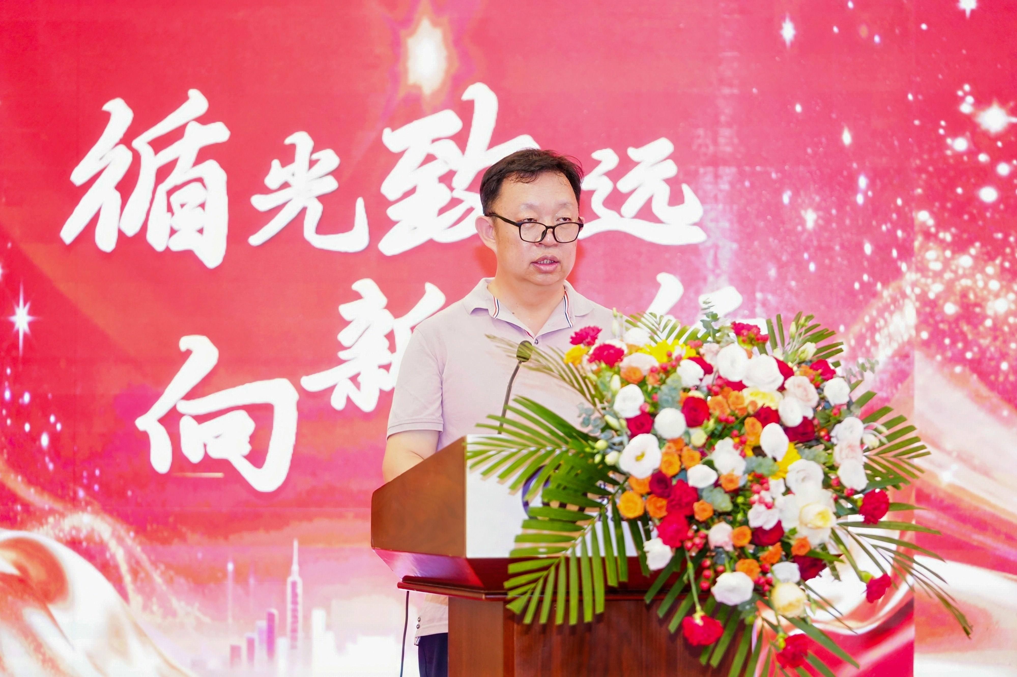 张总致辞.jpg 张总致辞.jpg